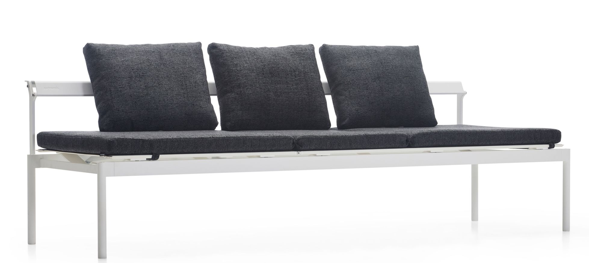 Sol + Luna Outdoor Sofa-Sonnenliege mit weißen Rahmen und grauen Kissen für Garten und Terrasse.