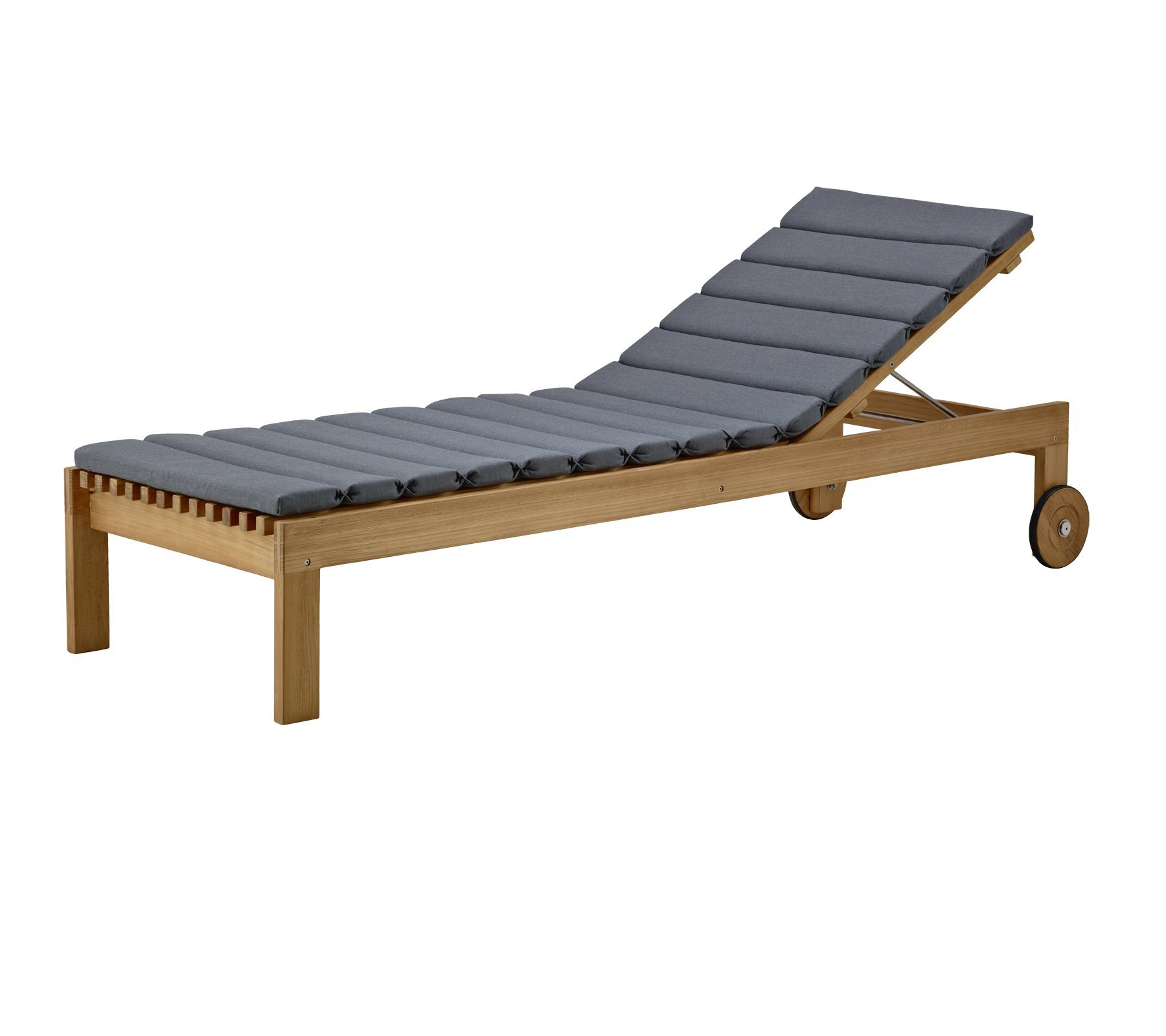 Cane-Line Sonnenliege aus Teakholz mit grauem Amaze Kissen für komfortable Outdoor Entspannung.