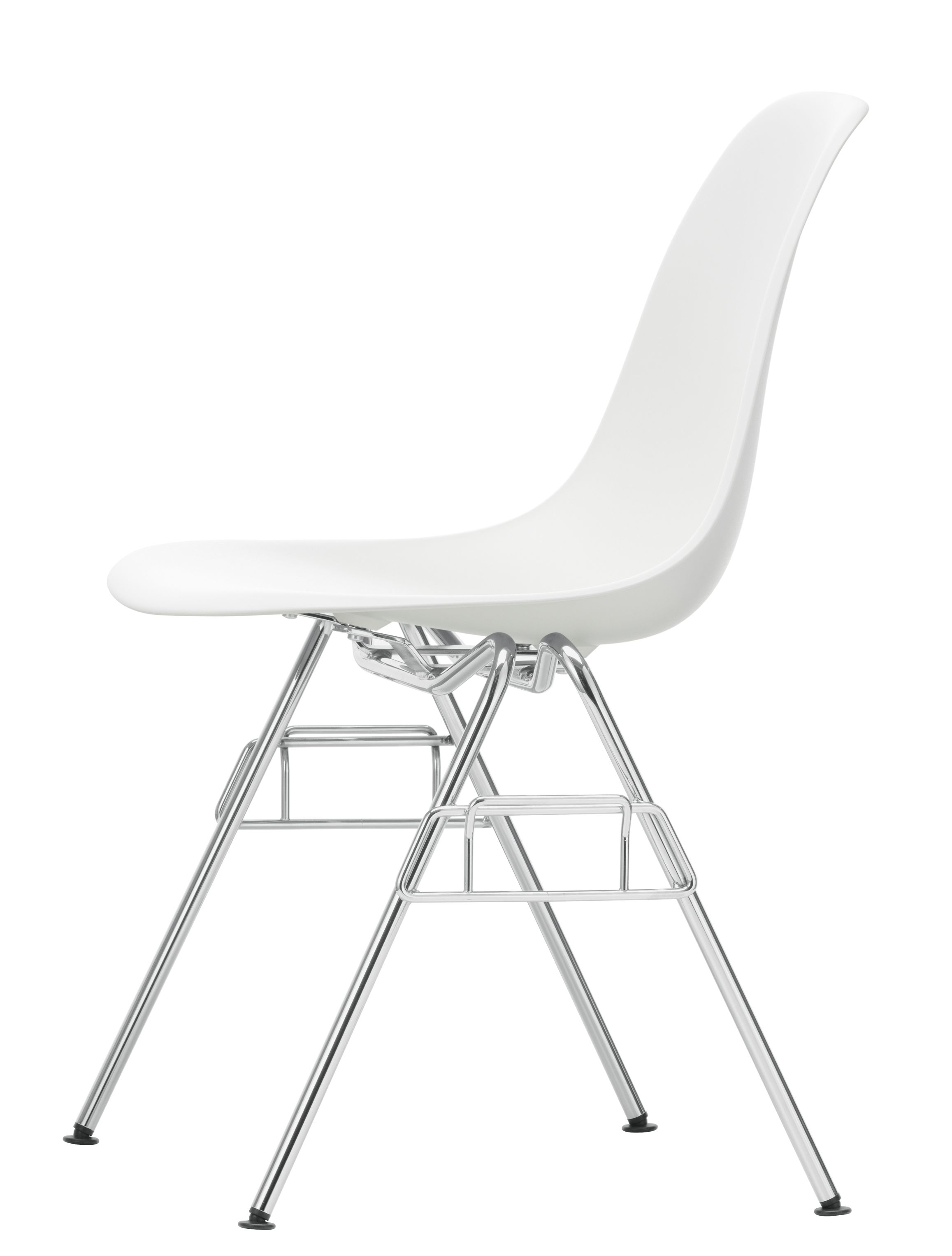 Vitra Eames Plastic Side Chair DSS Stuhl in Weiß mit verchromtem Stahlgestell, Seitenansicht.