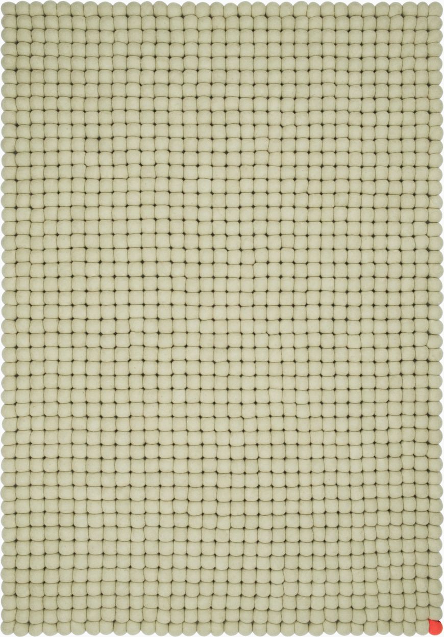 Rechteckiger Filzteppich "Big One" in Grünbeige, 180x260 cm, aus Filzkugeln gefertigt. Gemütlicher Teppich für Wohnräume.