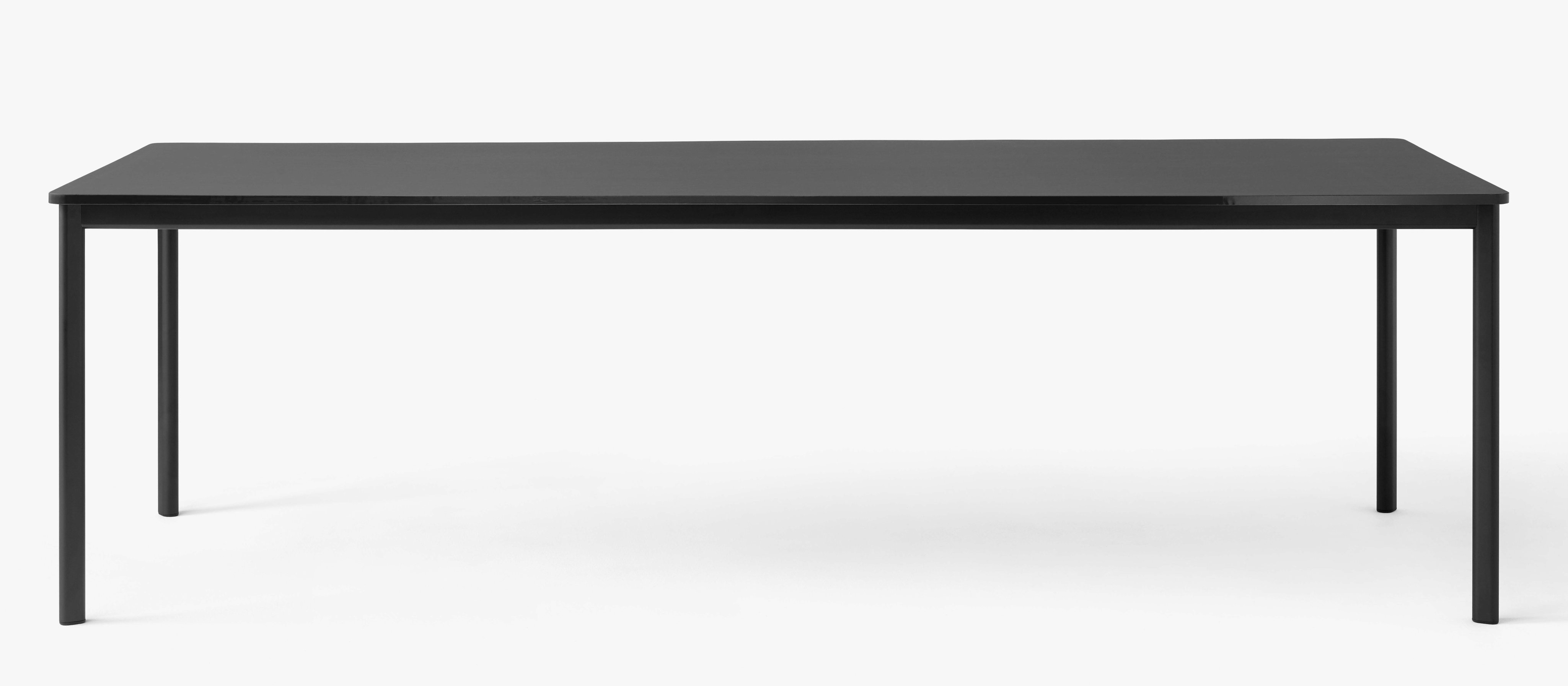 AndTradition Drip Table HW58 in Schwarz, minimalistischer Esstisch mit rechteckiger Tischplatte und schlanken Beinen.