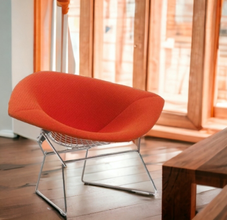 Oranger Diamond Sessel von Knoll International mit verchromtem Drahtgestell und modernem Design.