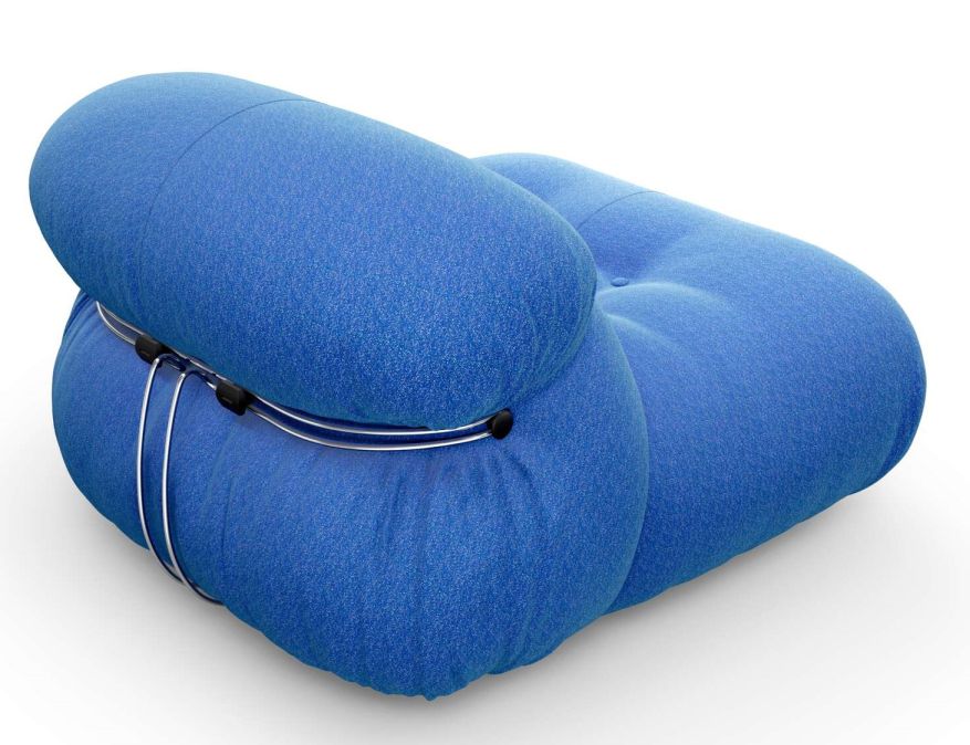 Blauer Soriana Sessel von Cassina, moderner Design-Sessel mit weicher Polsterung und Stahlrahmen für Wohnzimmer.
