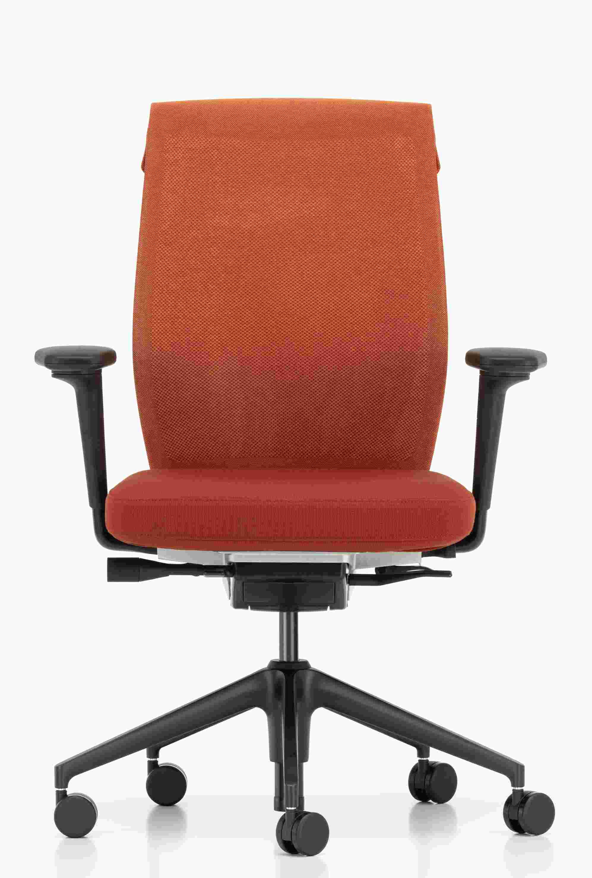 Vitra ID Cloud Bürodrehstuhl in Orange mit schwarzem Fußkreuz und Armlehnen, Frontansicht.