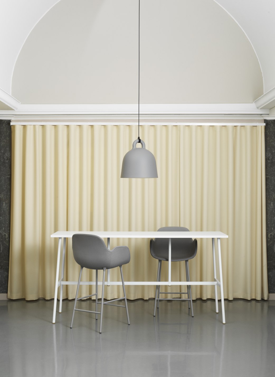Bell Lamp hanglamp Ø 35 x H 37 cm / WIT Normann Copenhagen UNIEK EXEMPLAAR