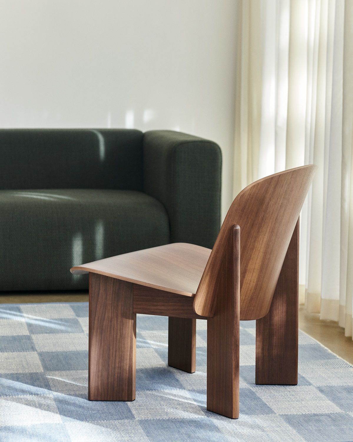 Chisel Lounge Chair Sessel von Hay aus Holz, modernes Design für Wohnzimmer und Lounge.