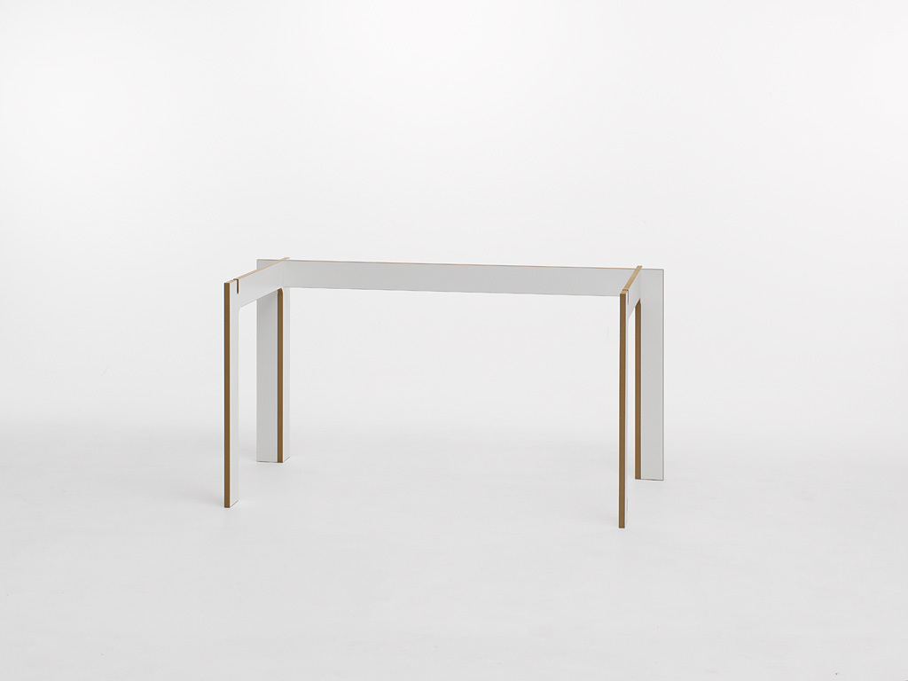 Tojo Tischgruppe: Moderner, großer Tisch mit minimalistischem Design und weißer Oberfläche für Esszimmer oder Büro.