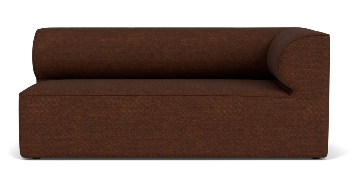 Braunes Eave Modular Sofa von Audo Copenhagen, Ecksofa mit hochwertigem Stoffbezug, modernes Wohnzimmerdesign.