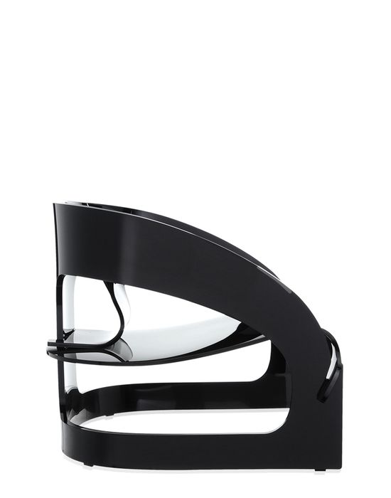 Schwarzer Joe Colombo Sessel von Kartell, moderner Designklassiker aus Kunststoff, Seitenansicht.