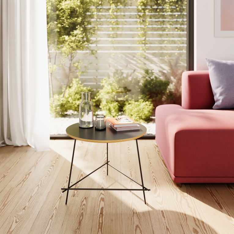 Echo Low Beistelltisch von Müller Möbelwerkstätten, Schichtholz schwarz matt, mit Deko im Wohnzimmer.