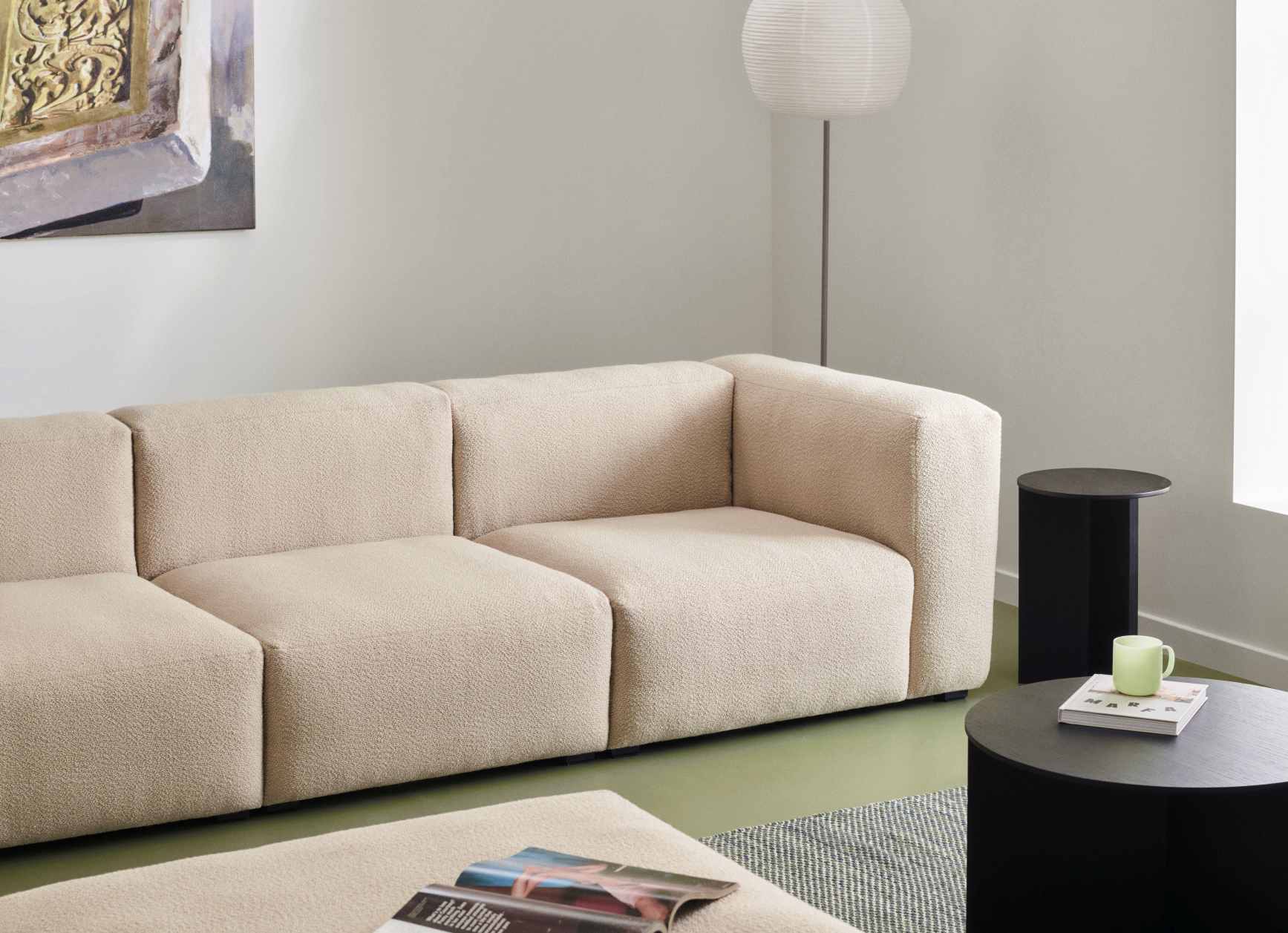 Beige Mags Soft Sofa 3-Sitzer mit niedrigem Arm, Stoff Linara 198, moderne Wohnzimmer-Einrichtung.