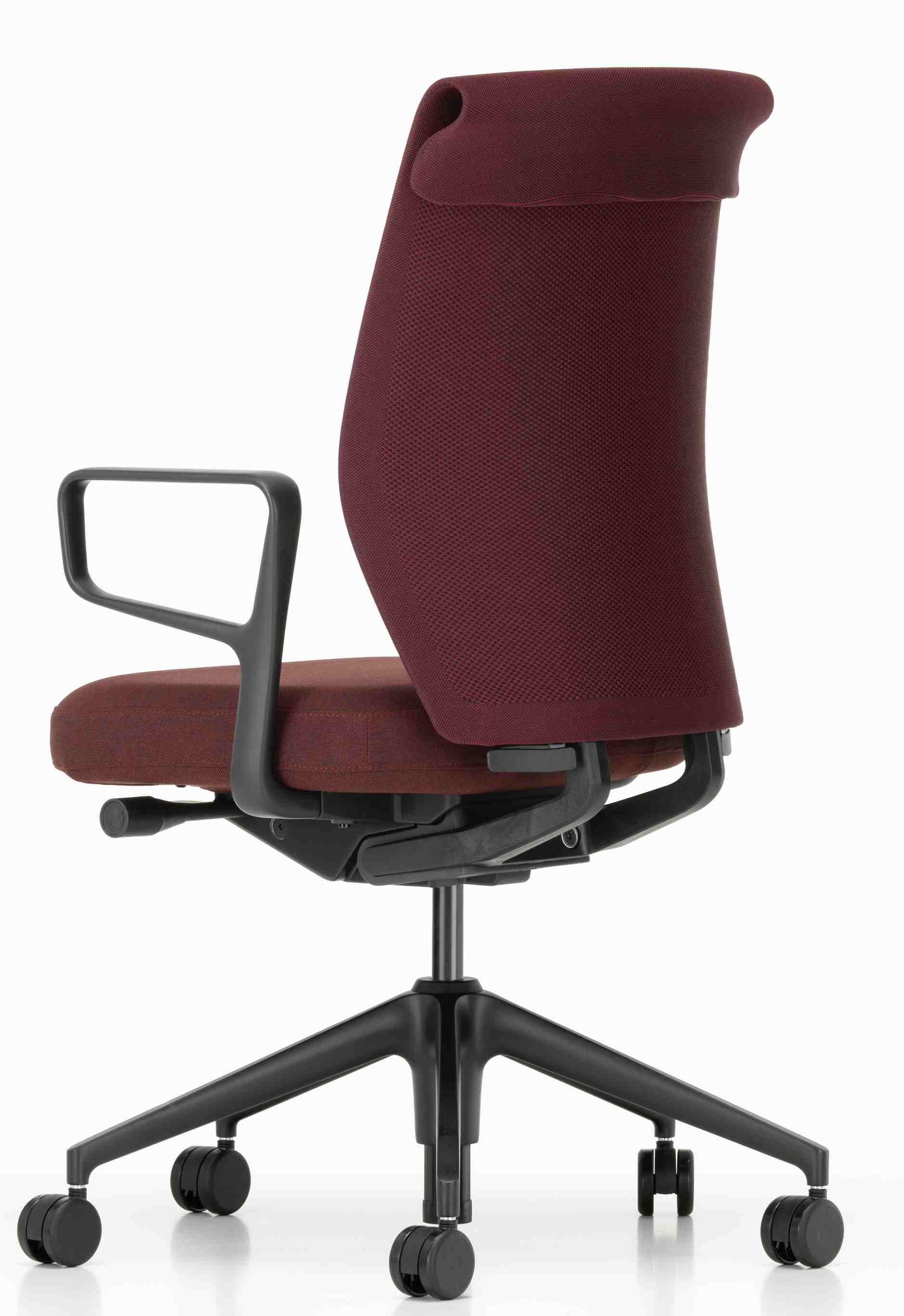 Vitra ID Cloud Bürodrehstuhl in Rotbraun, ergonomischer Drehstuhl mit Armlehnen und schwarzem Fußkreuz.