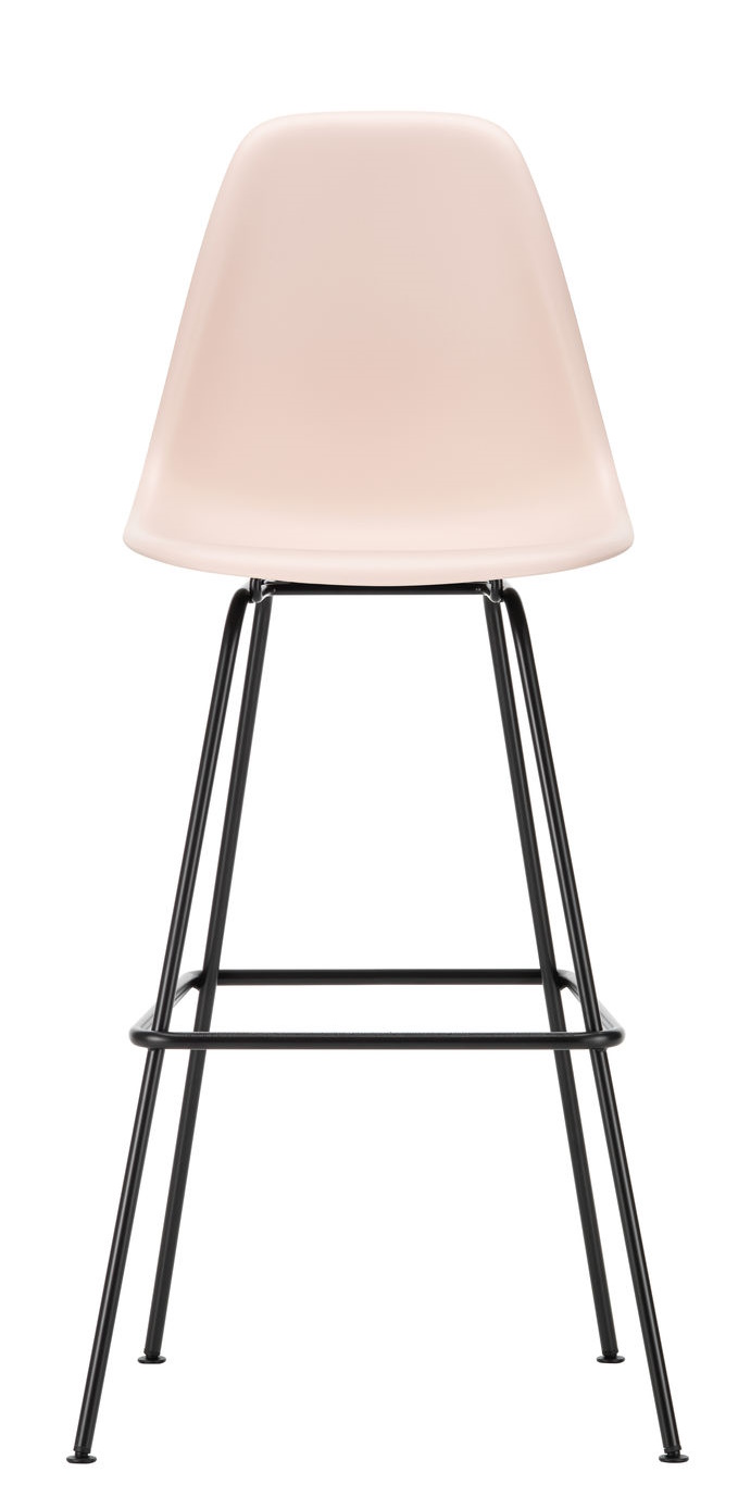 Eames Plastic Bar Stool von Vitra, hoher Hocker mit beiger Sitzschale und schwarzem Gestell.