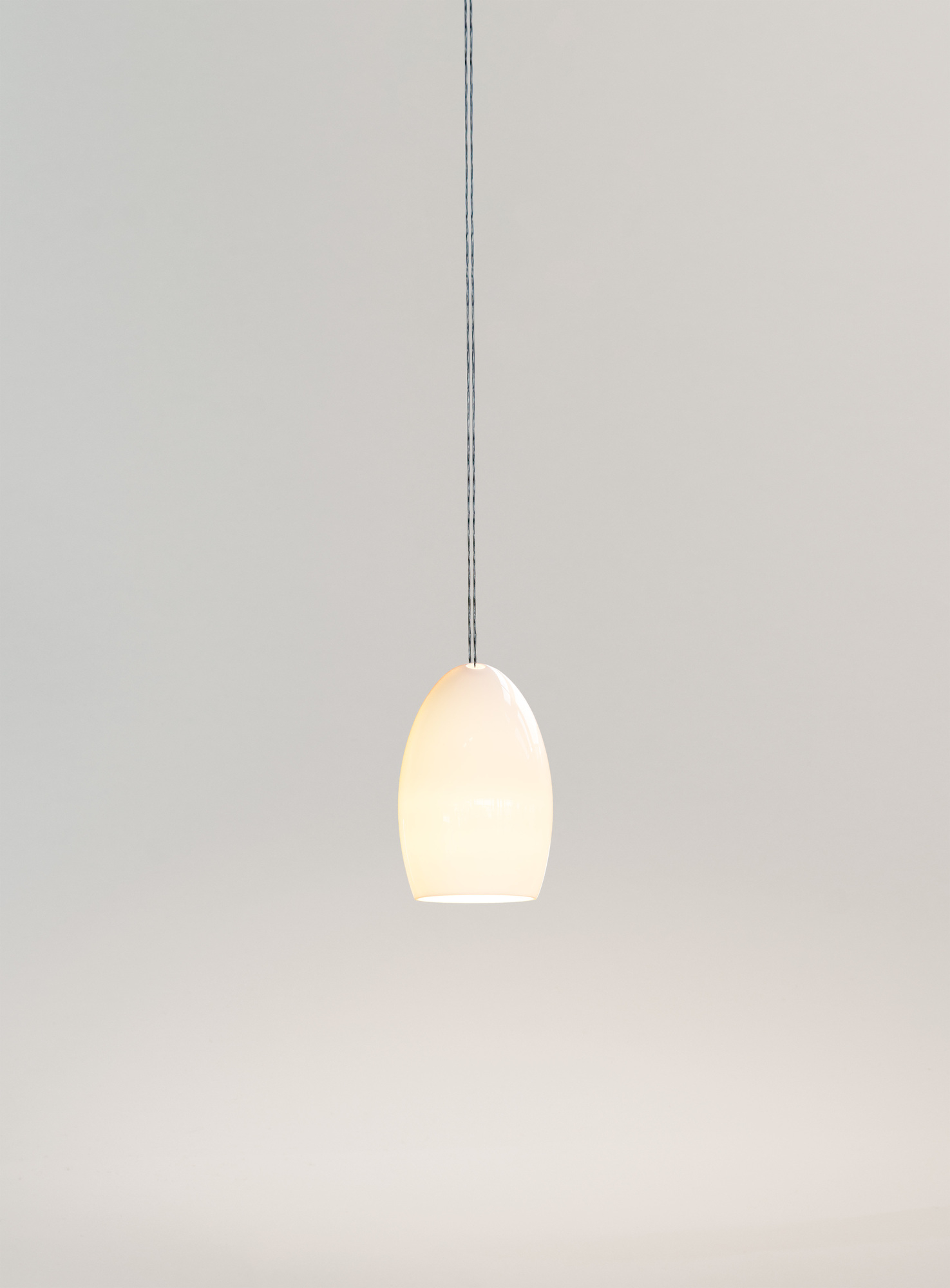 Graue Oh China Pendelleuchte mit sanftem Lichtschein, moderne Hängelampe für Wohnzimmer und Essbereich.
