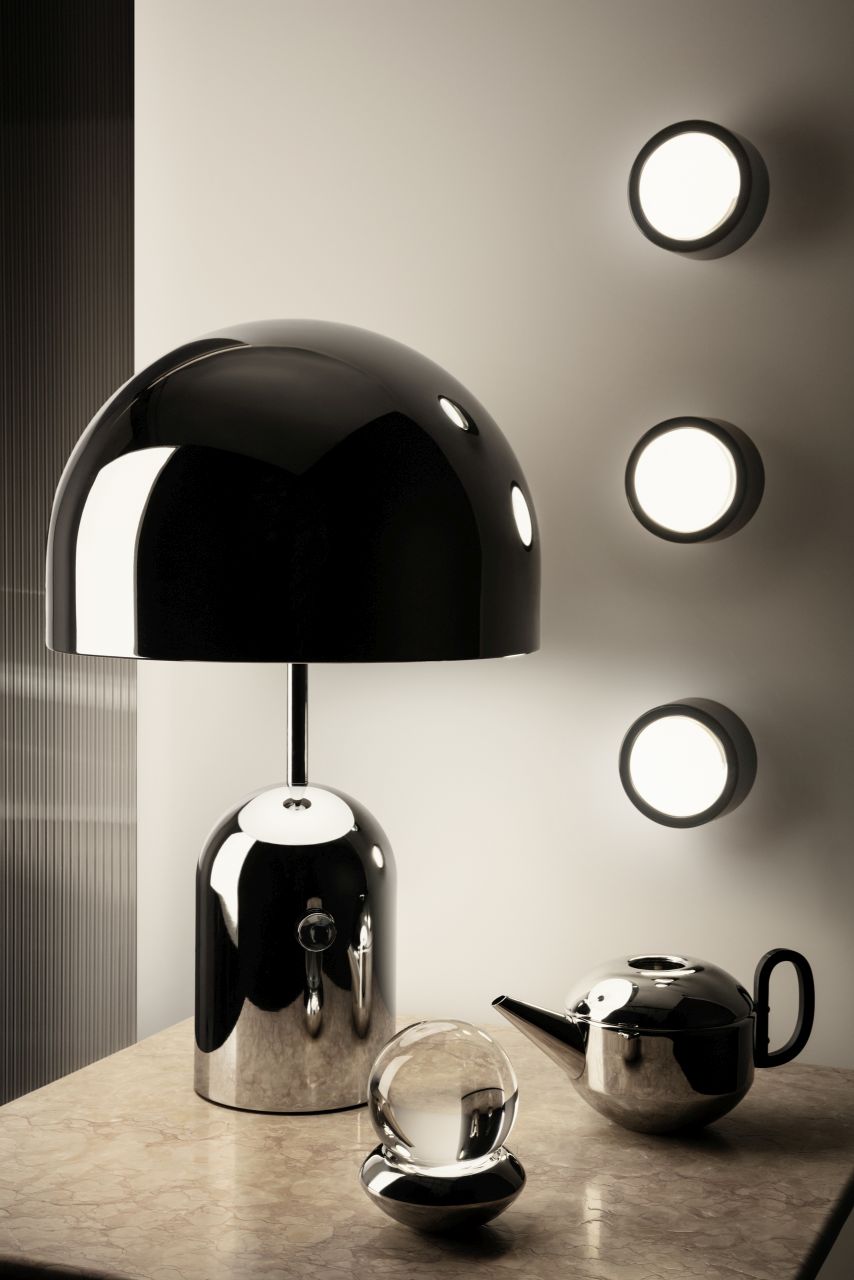 Nahaufnahme der Bell Tischleuchte LED von Tom Dixon in Kupfer, modernes Design.