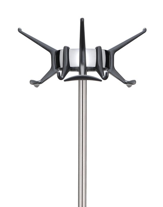 Kartell Hanger Garderobenständer mit silberner Stange und schwarzem, sternförmigem Aufsatz mit mehreren Haken.