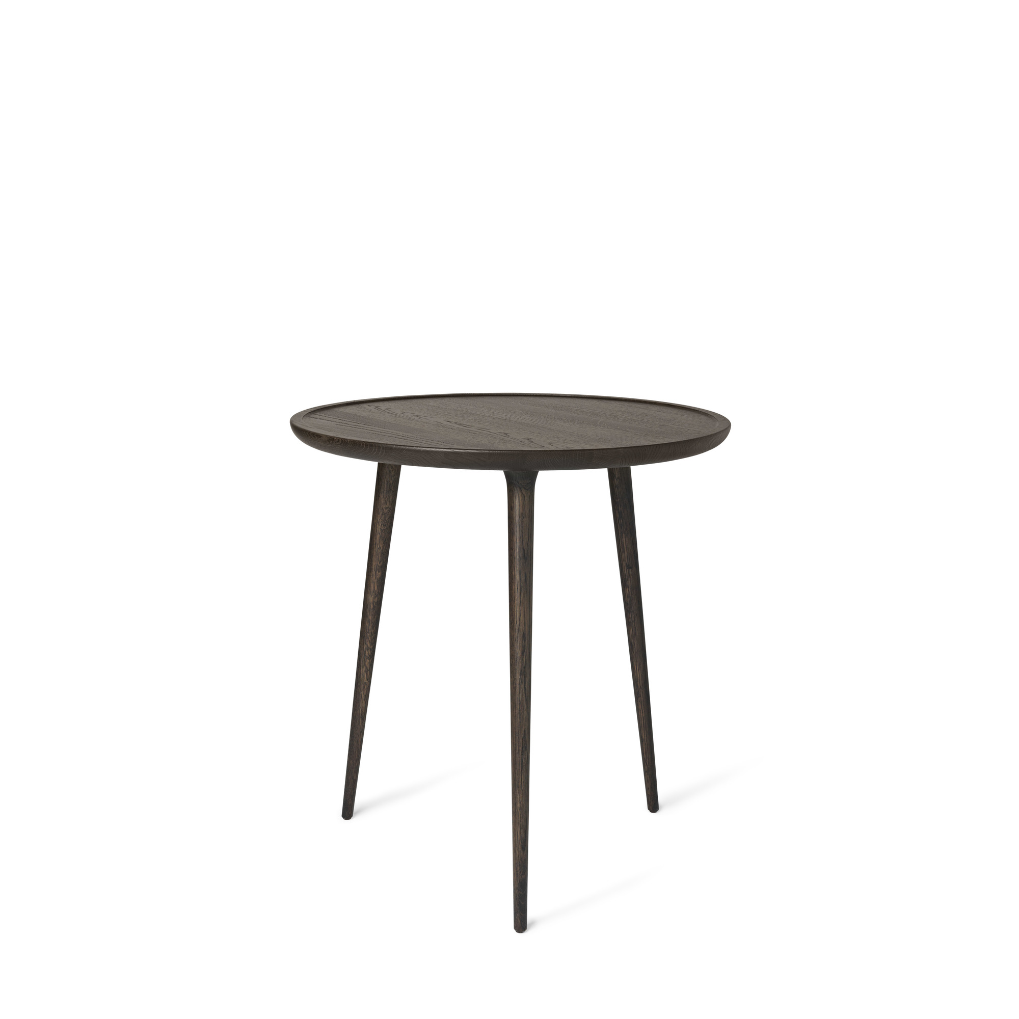 Runder Accent Cafe Table Tisch aus dunkler Eiche mit drei Beinen, freigestellt.