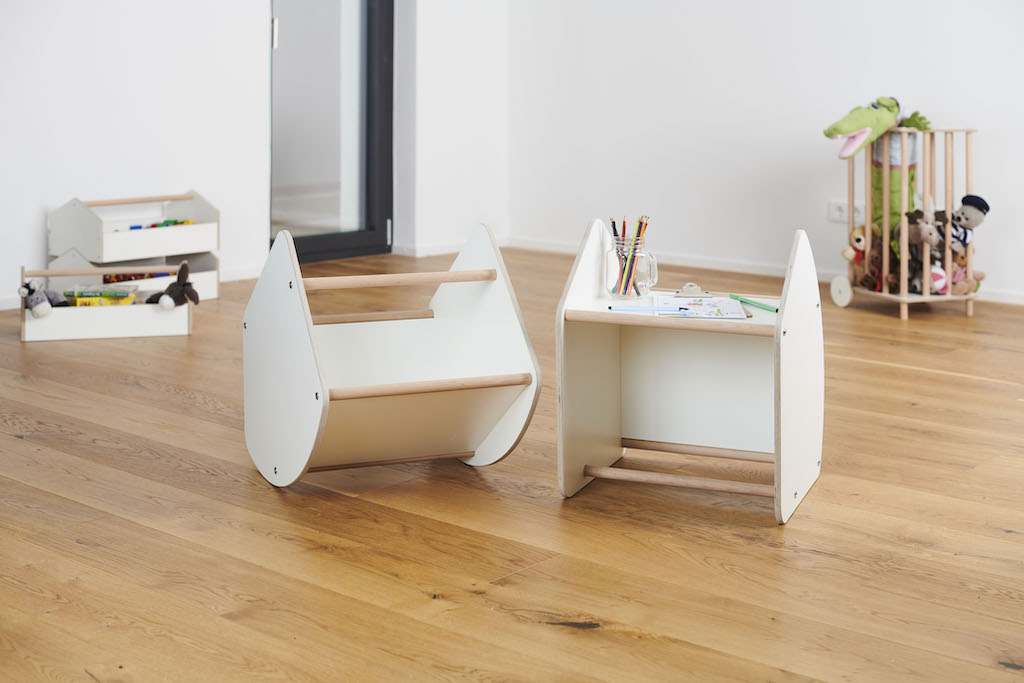 Tojo Kids Multi: Schaukel und Hocker aus Holz, vielseitiges Kindermöbel für Spielzimmer.