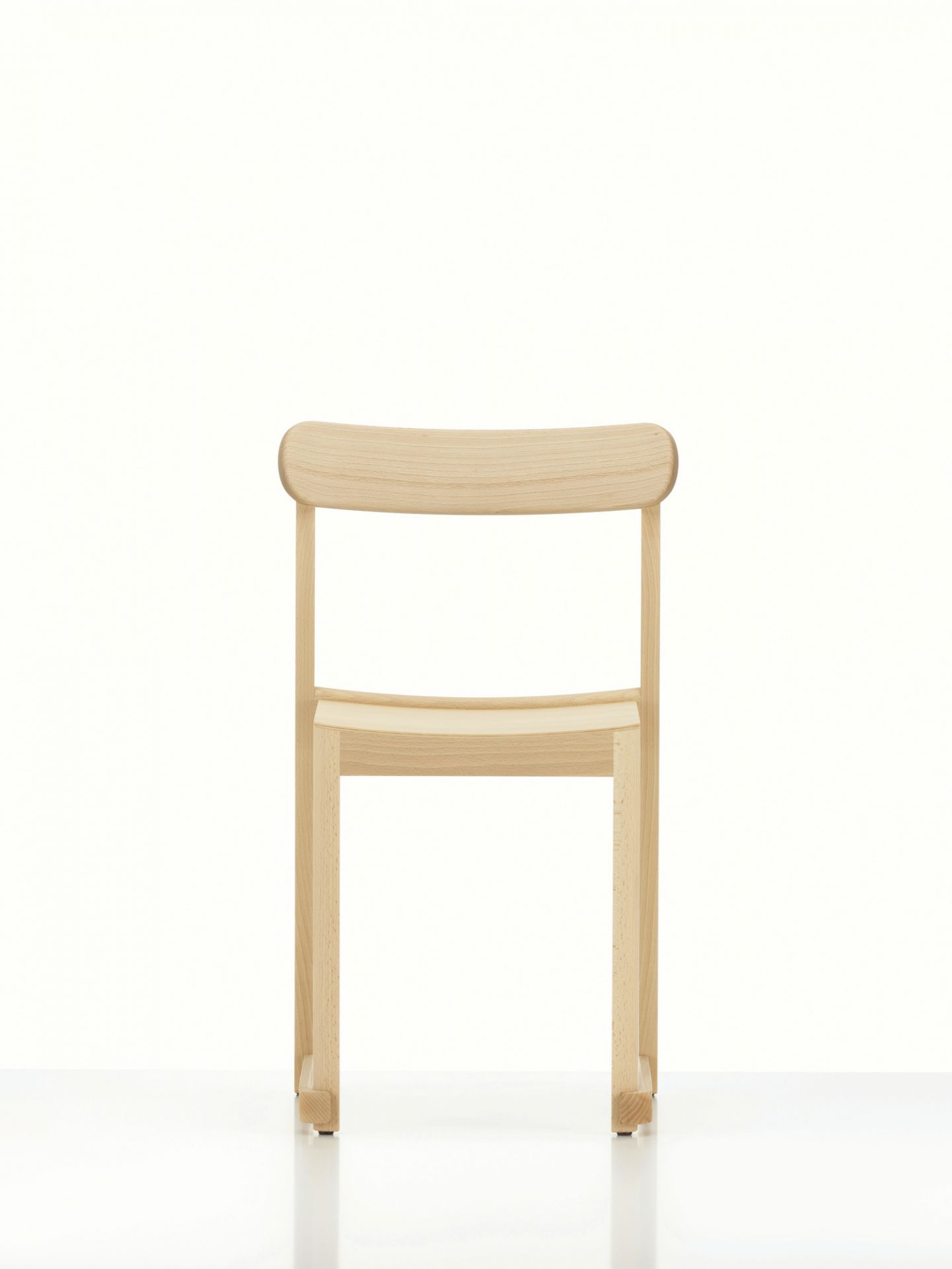 Atelier Chair Stuhl aus hellem Holz, minimalistisches Design für Esszimmer und Wohnbereich.