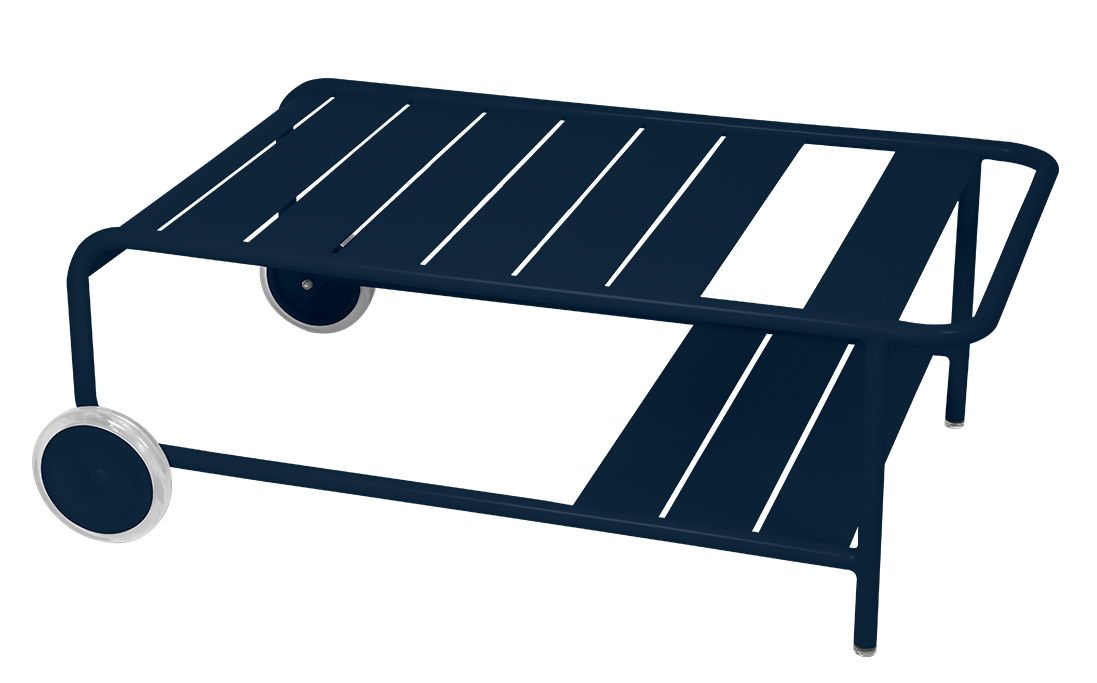 Luxembourg Outdoor-Tisch von Fermob, niedriger Beistelltisch mit Rollen aus blauem Metall für Terrasse und Garten.