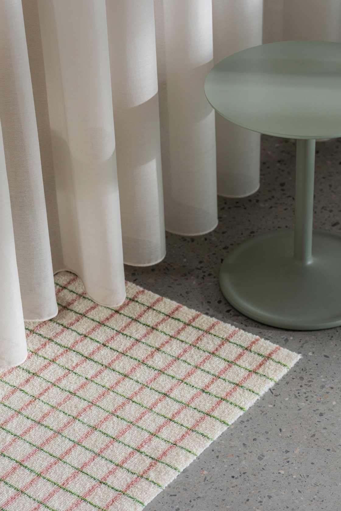 Grid Heymat Fußmatte Lime Candycane mit Karomuster in Rosa und Grün, Größe 85x115 cm.