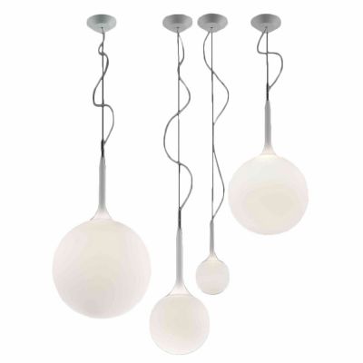 Castore Pendelleuchten von Artemide: Sphärische Hängelampen in verschiedenen Größen, modernes Design.