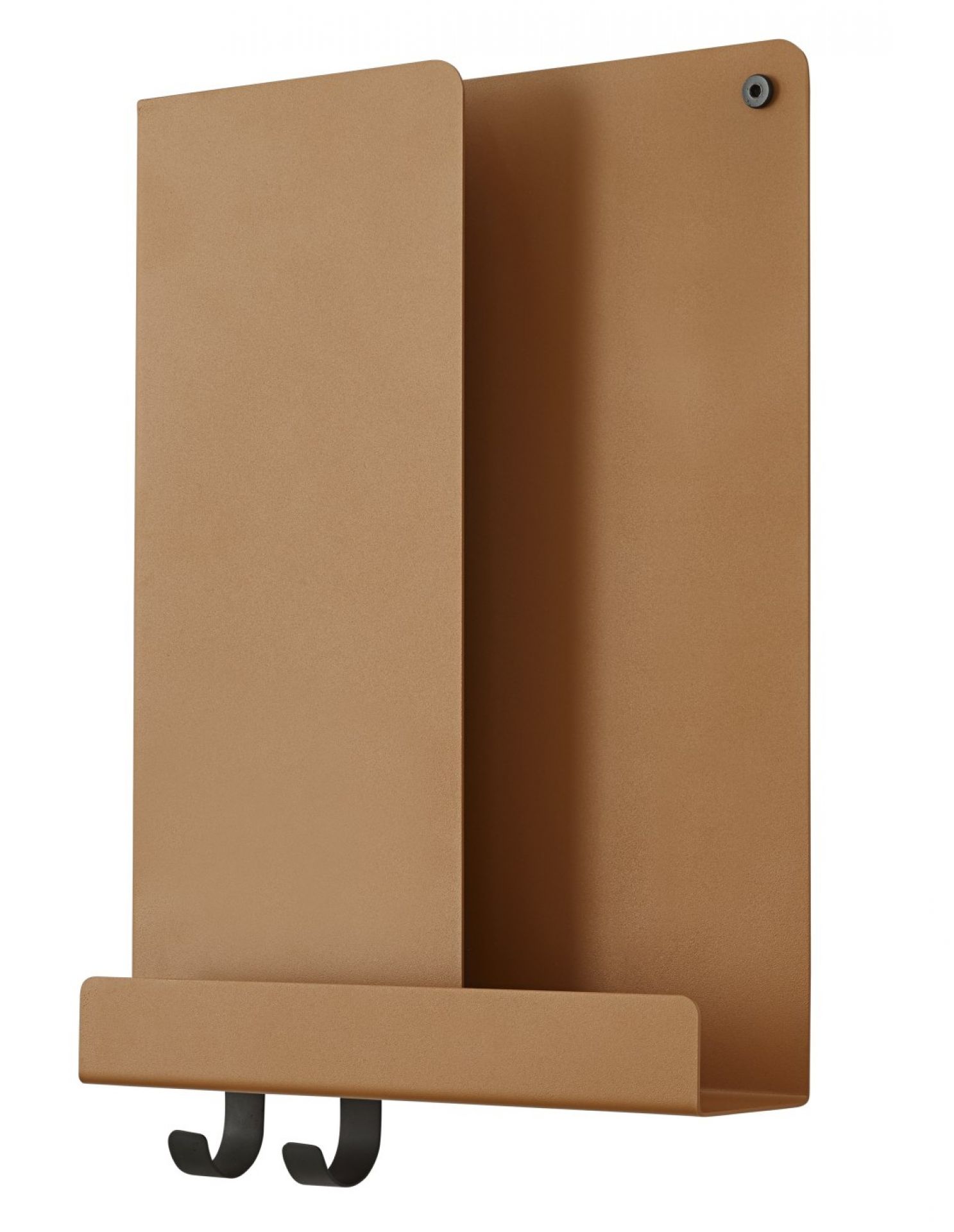 Nahaufnahme des Muuto Folded Shelves Regals in Bronze mit zwei schwarzen Haken.