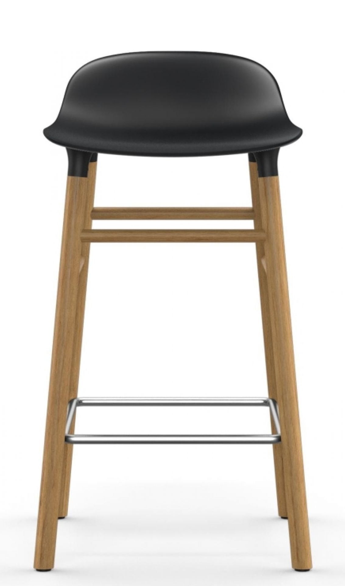 Normann Copenhagen Form Barhocker H 65 cm mit schwarzer Sitzfläche und Holzbeinen.