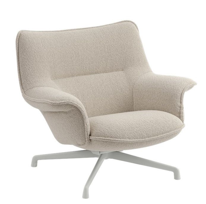 Beiger Muuto Doze Lounge Chair Low Sessel mit Drehfuß, moderner Relaxsessel für Wohnzimmer und Büro.