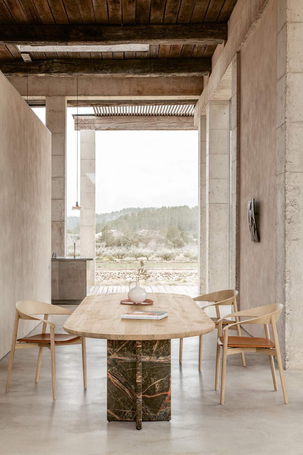 BC17 T-Rox ovale eettafel Janua 