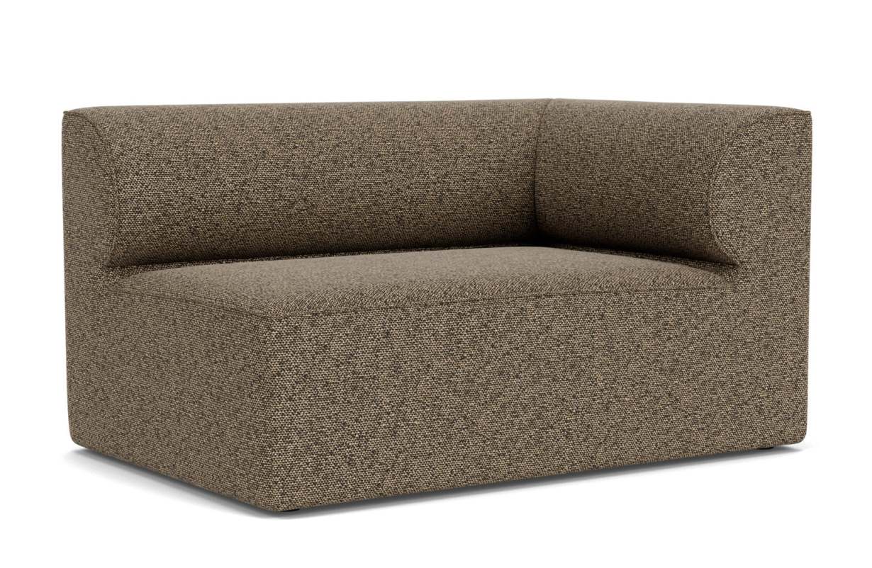 Eave Modular Sofa Ecke von Audo Copenhagen, modernes Ecksofa mit braunem Stoffbezug für Wohnzimmer.