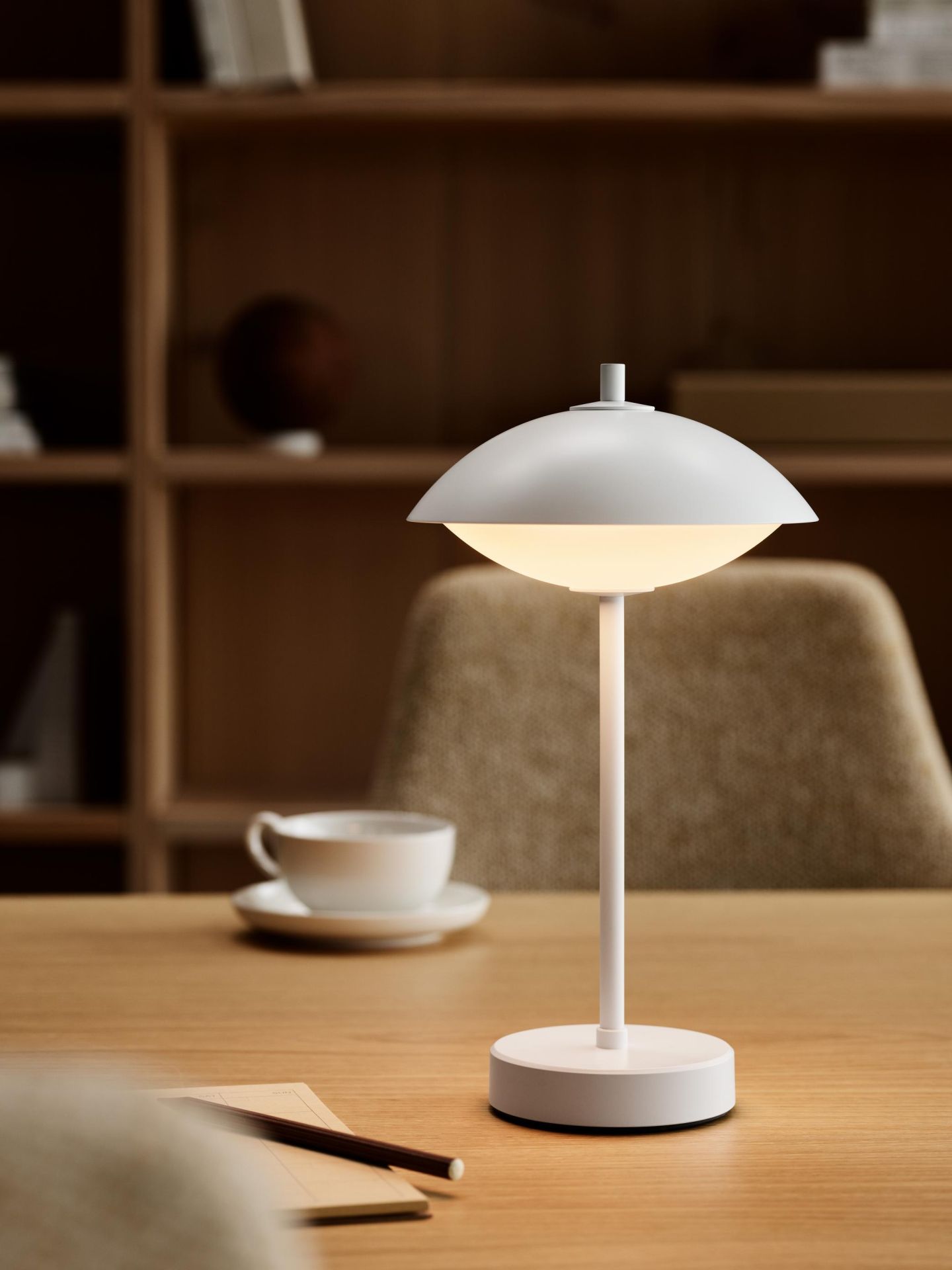 Clam Portable tafellamp, oplaadbare lamp van Fritz Hansen