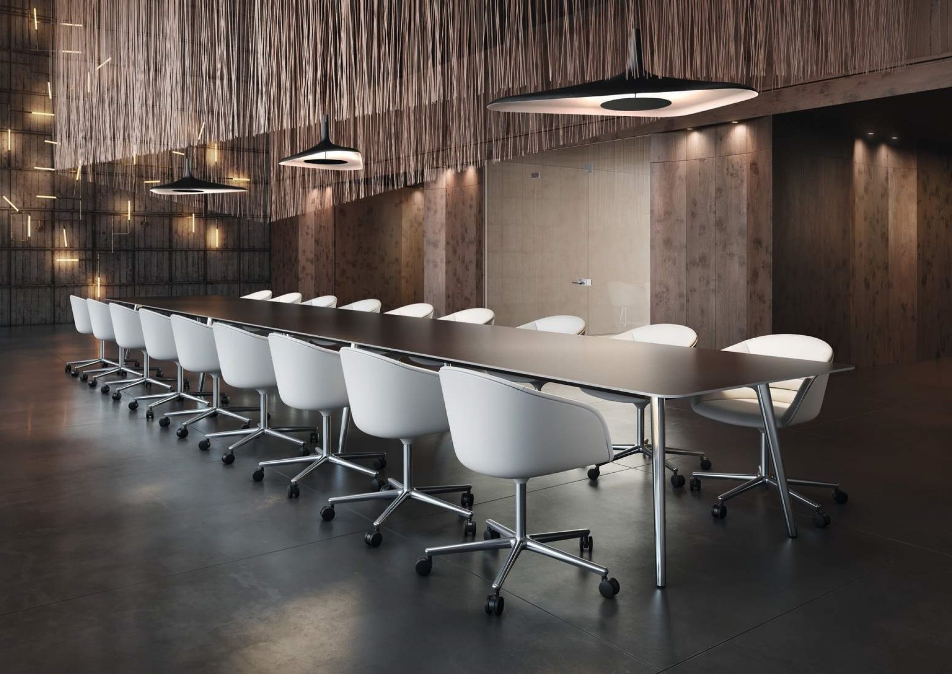 Konferenzraum mit langem Tisch und weißen Kyo Drehstühlen von Walter Knoll mit Chromfußkreuz und Rollen.