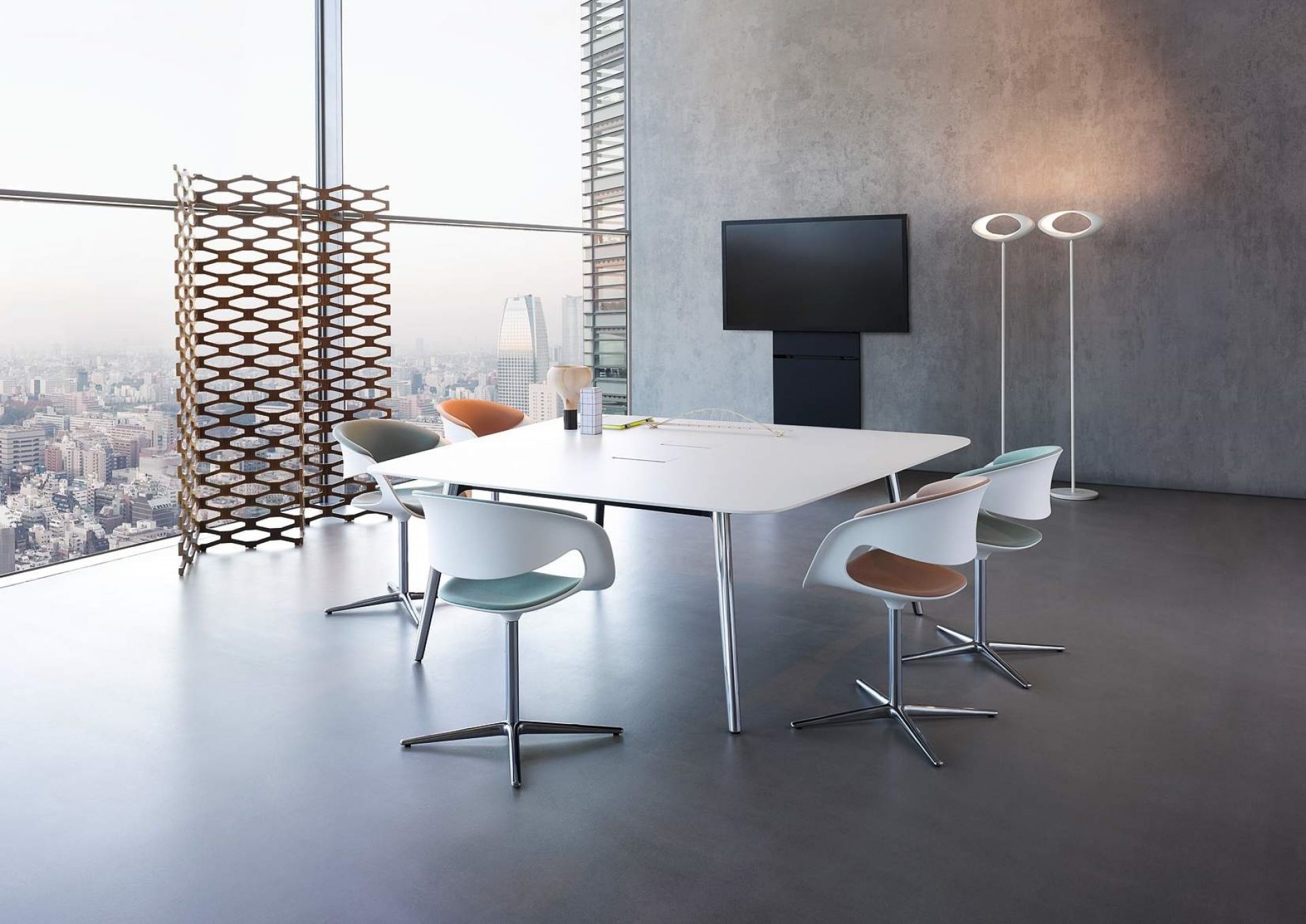 Walter Knoll Lox Drehstühle in modernem Konferenzraum mit großem Fenster und Stadtsicht.