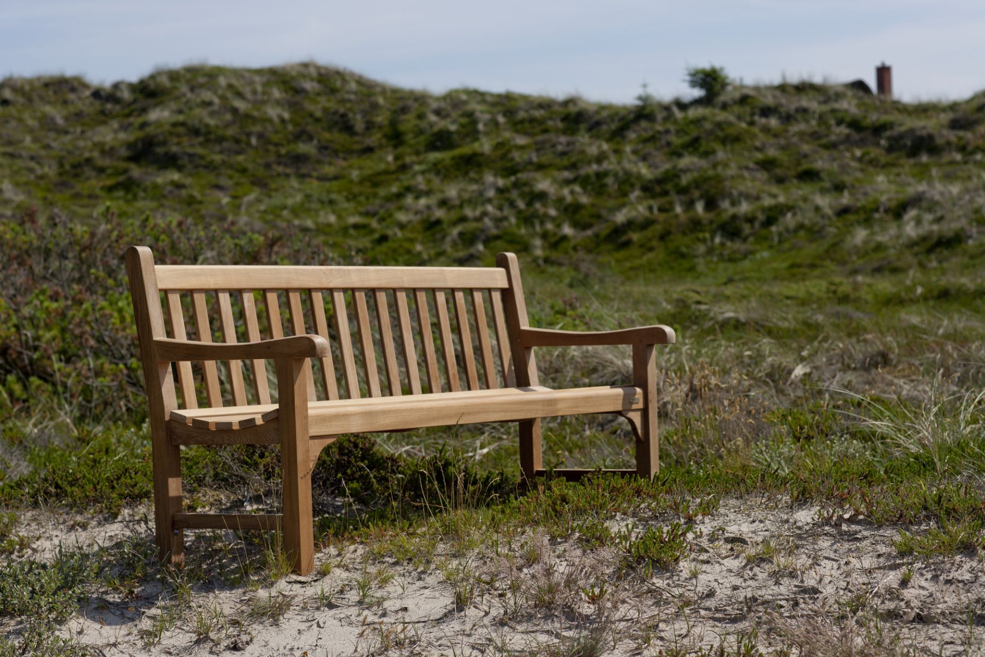 England Bank von Skagerak: Holzbank für den Außenbereich im Garten oder auf der Terrasse.