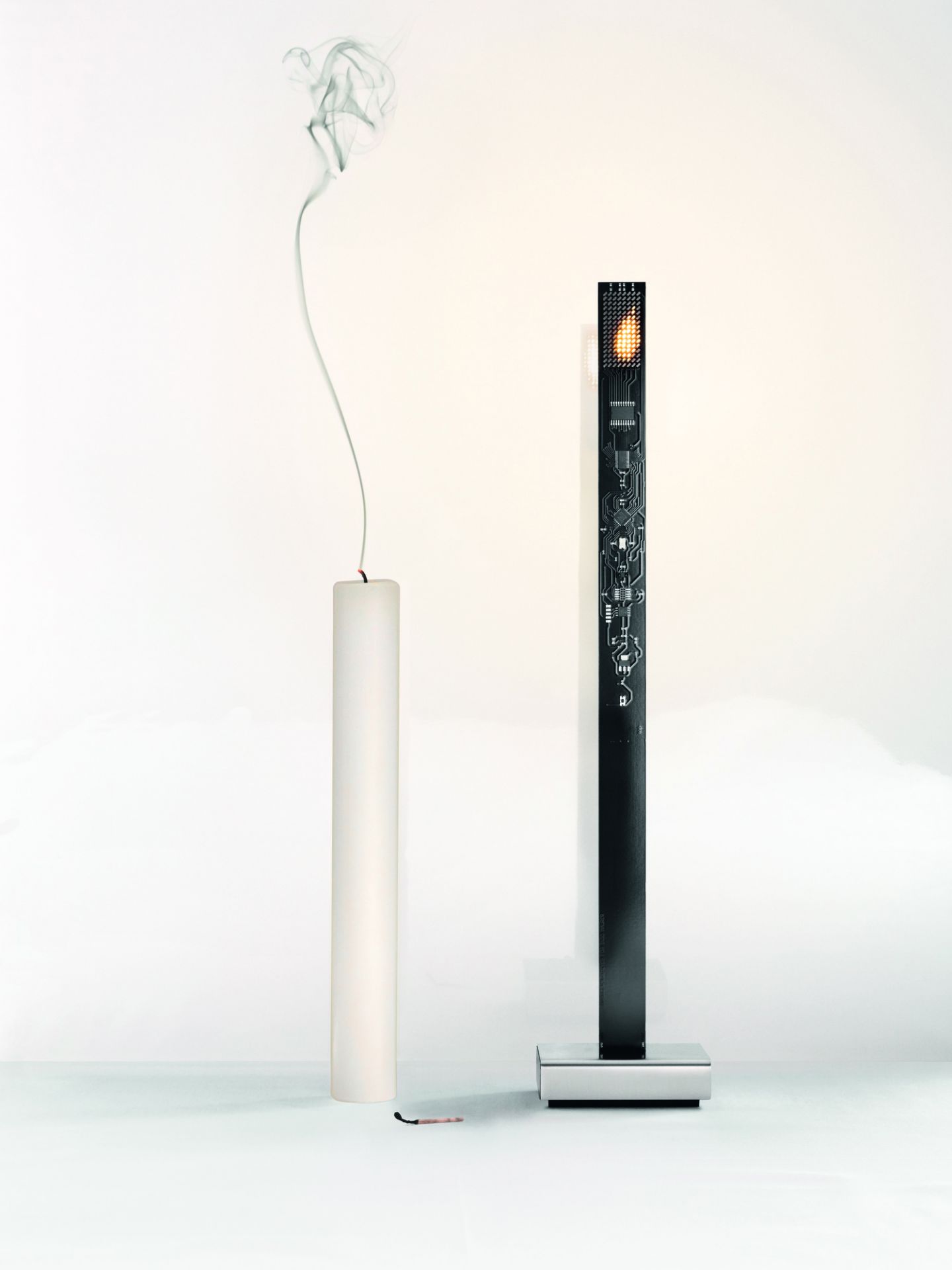 My New Flame Tischleuchte von Ingo Maurer: LED-Kerze mit Rauch und elektronische Alternative.