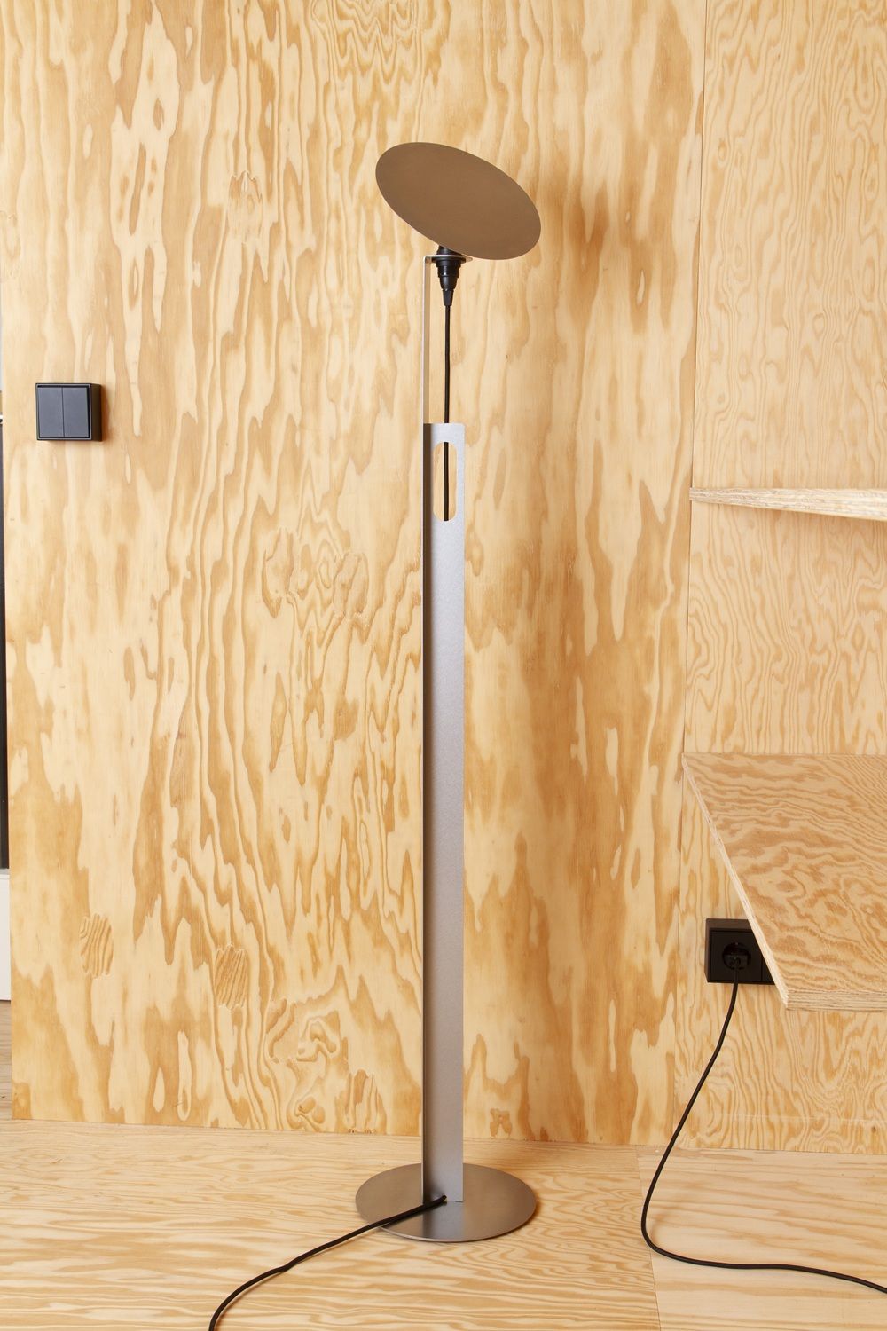 La Dré L vloerlamp Nils Holger Moormann