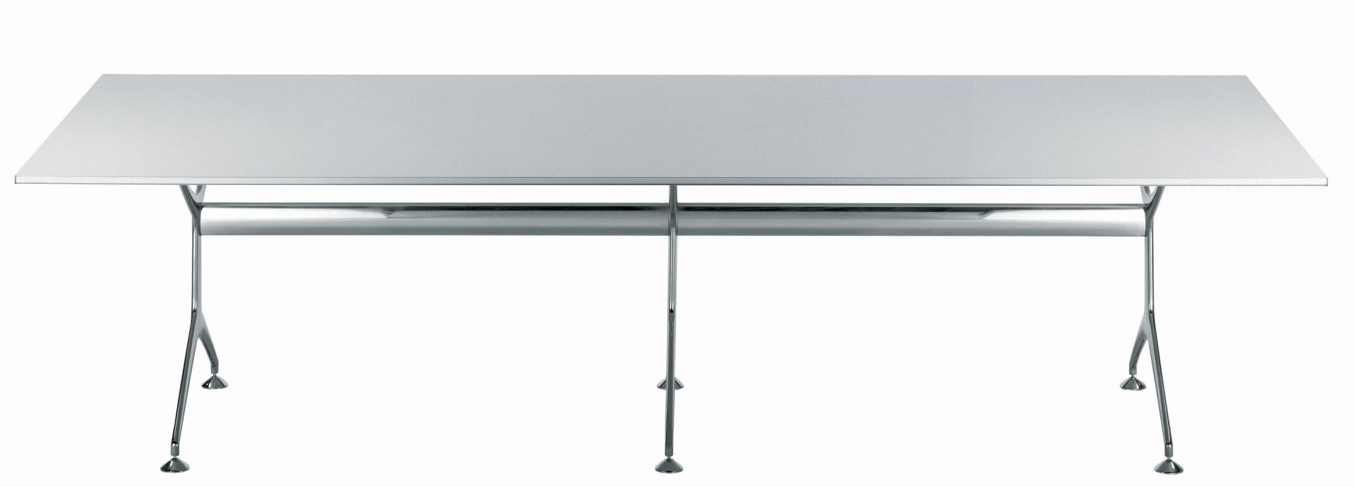 Frametable Tisch mit rechteckiger, silberner Tischplatte und verchromtem Metallgestell für Büro und Konferenz.
