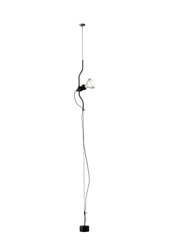 Schwarze Parentesi D Stehleuchte von Flos mit Dimmer und freiliegender Glühbirne.