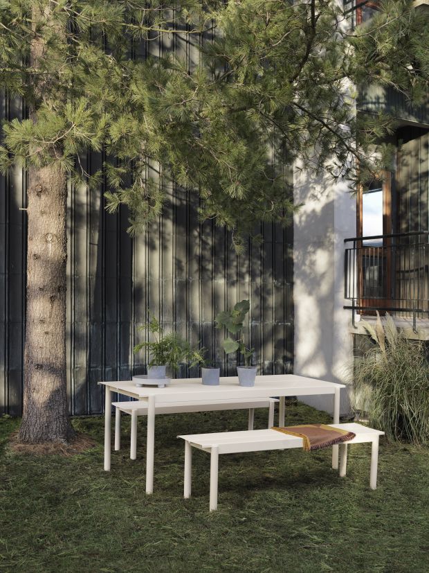 Muuto Linear Steel Bench: Moderne Outdoor Bank aus Stahl, 170 cm, für Garten und Terrasse.