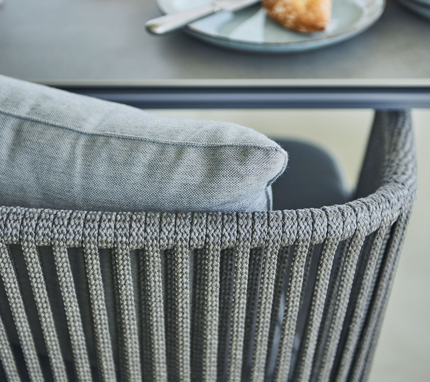 Moments fauteuil donkergrijs Cane-Line