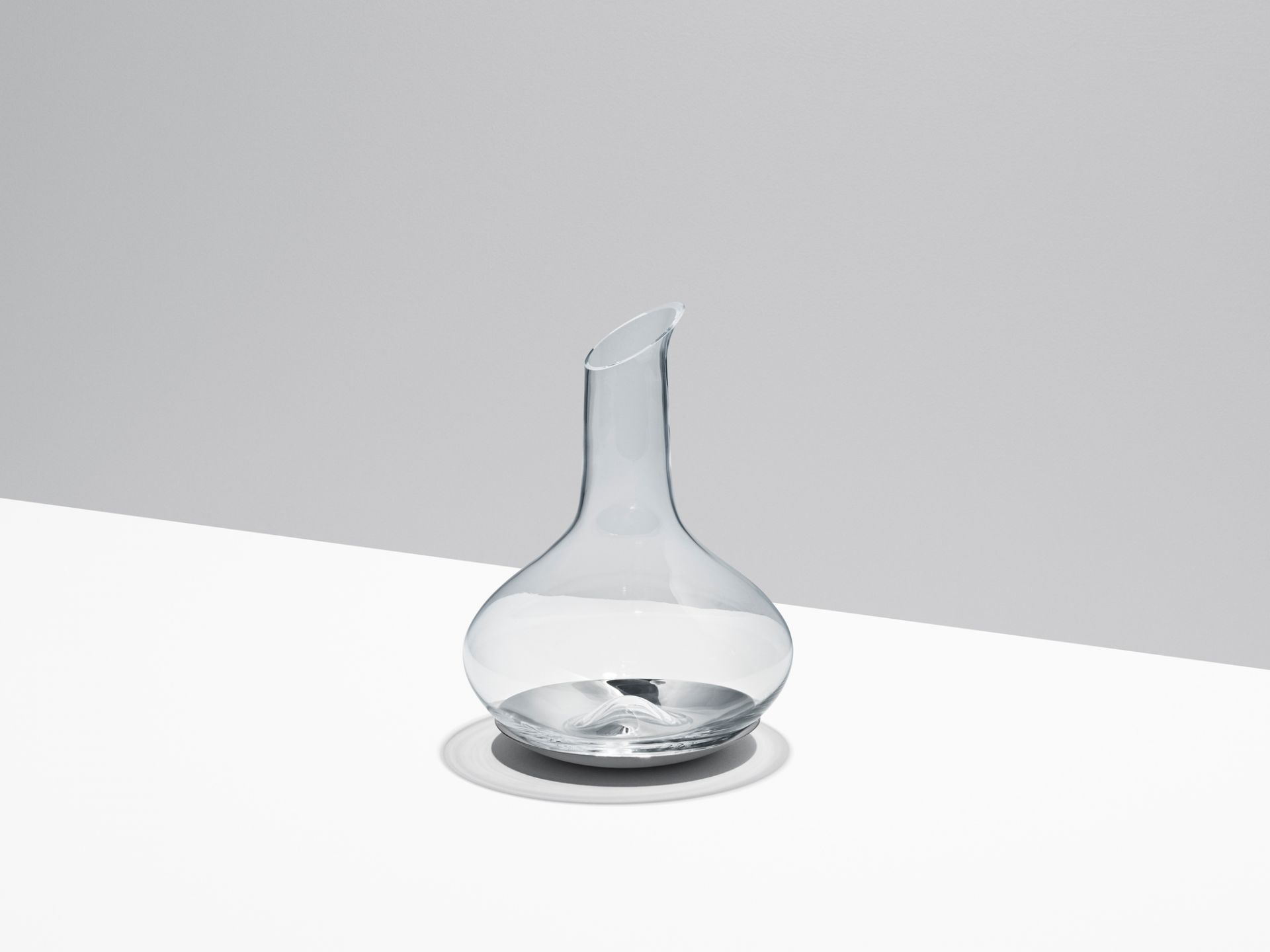 Elegante Sky Weinkaraffe von Georg Jensen mit Untersetzer, Glas Karaffe für Wein.