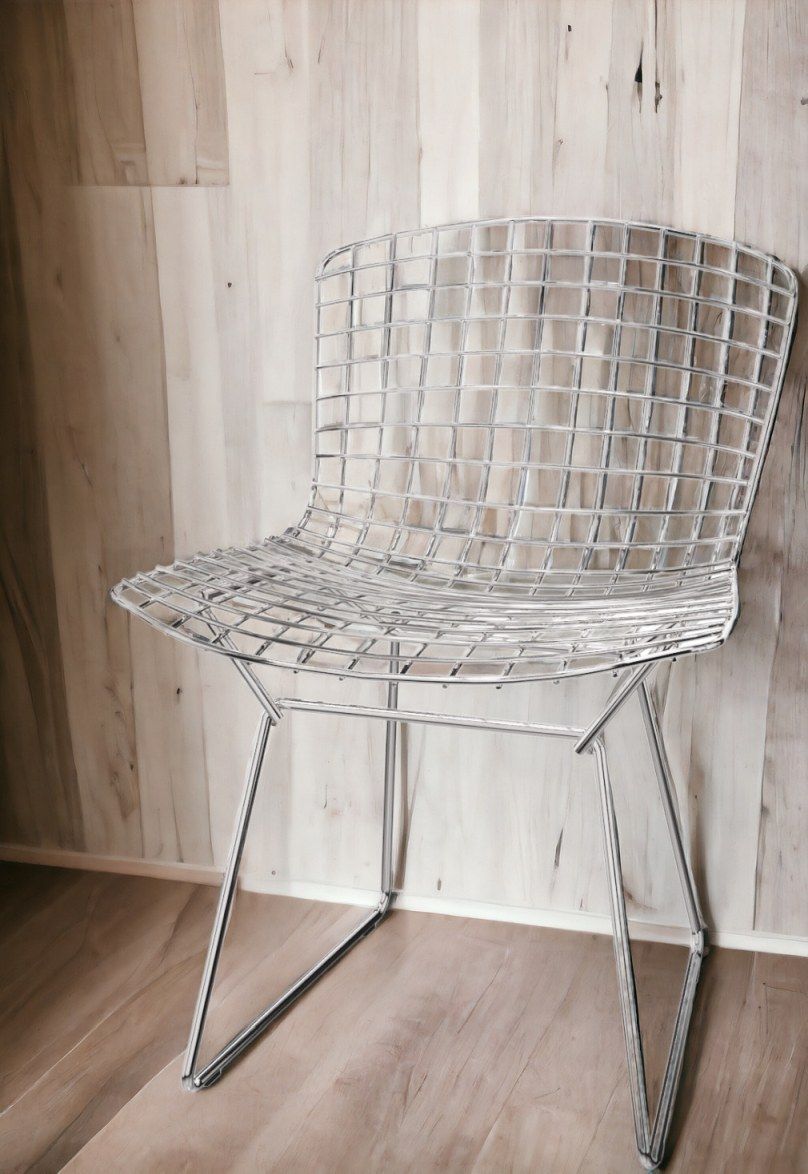 Bertoia Stuhl, Drahtstuhl Designklassiker von Knoll International, ohne Polsterung, modernes Möbelstück für Wohnraum und Büro.