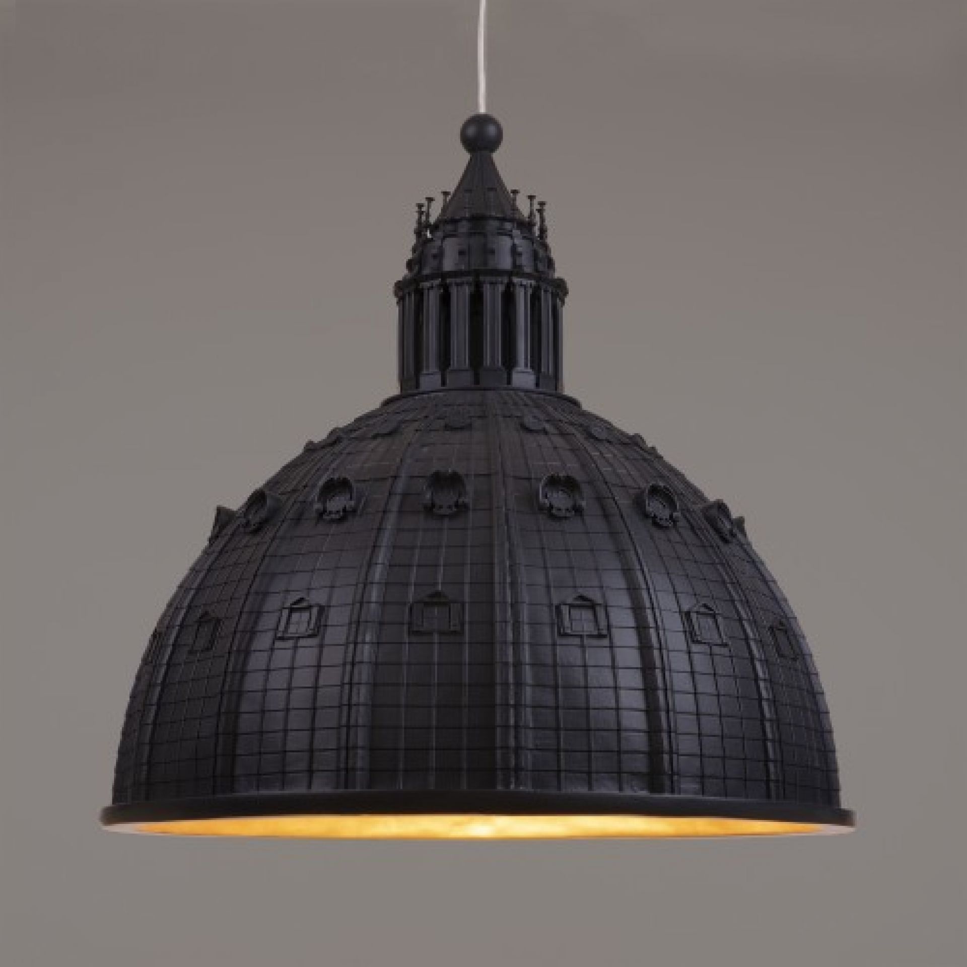 Schwarze Cupolone Pendelleuchte von Seletti, inspiriert von einer Kuppel, für stilvolle Innenbeleuchtung.
