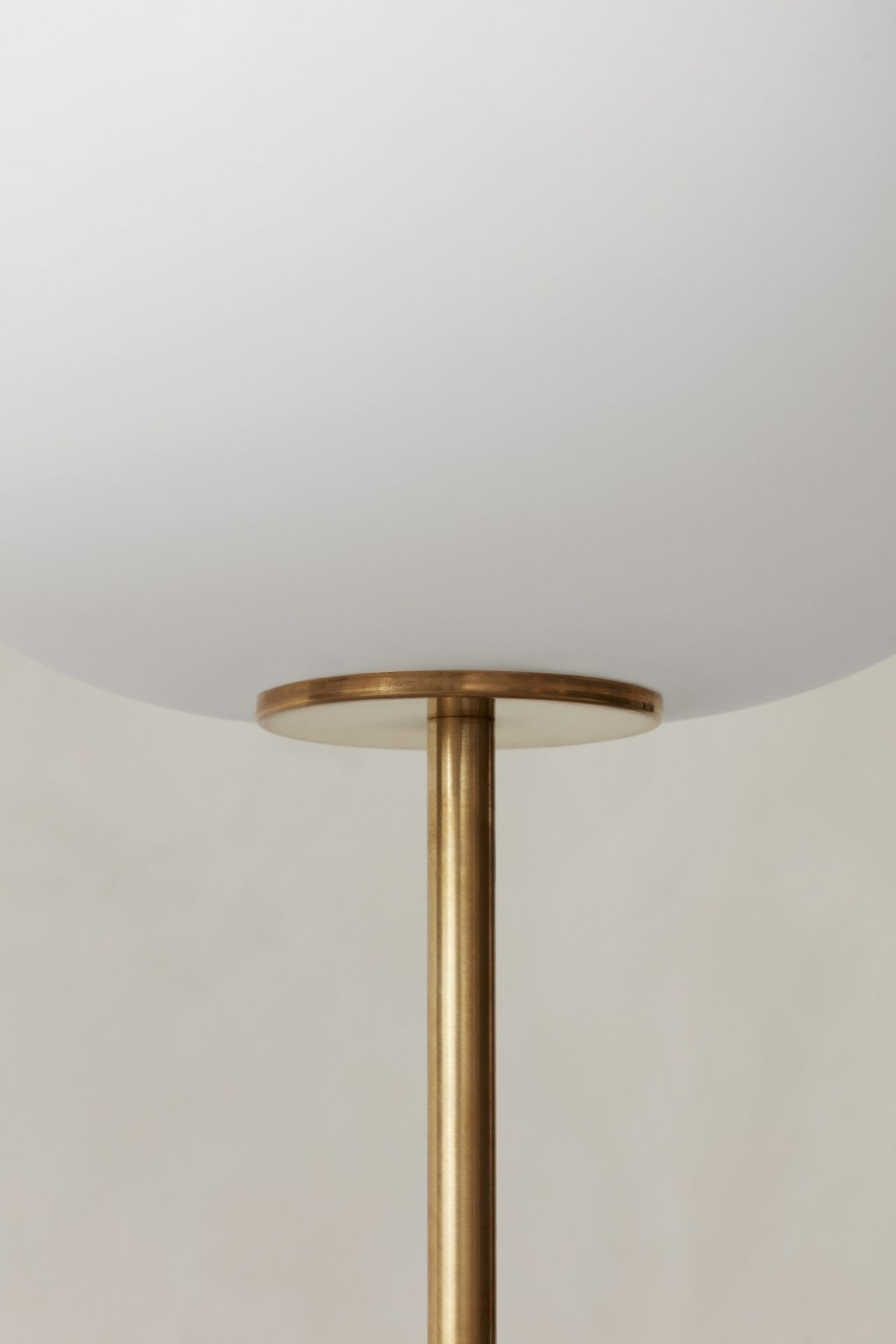 JWDA vloerlamp Audo  Travertin - geborsteld messing