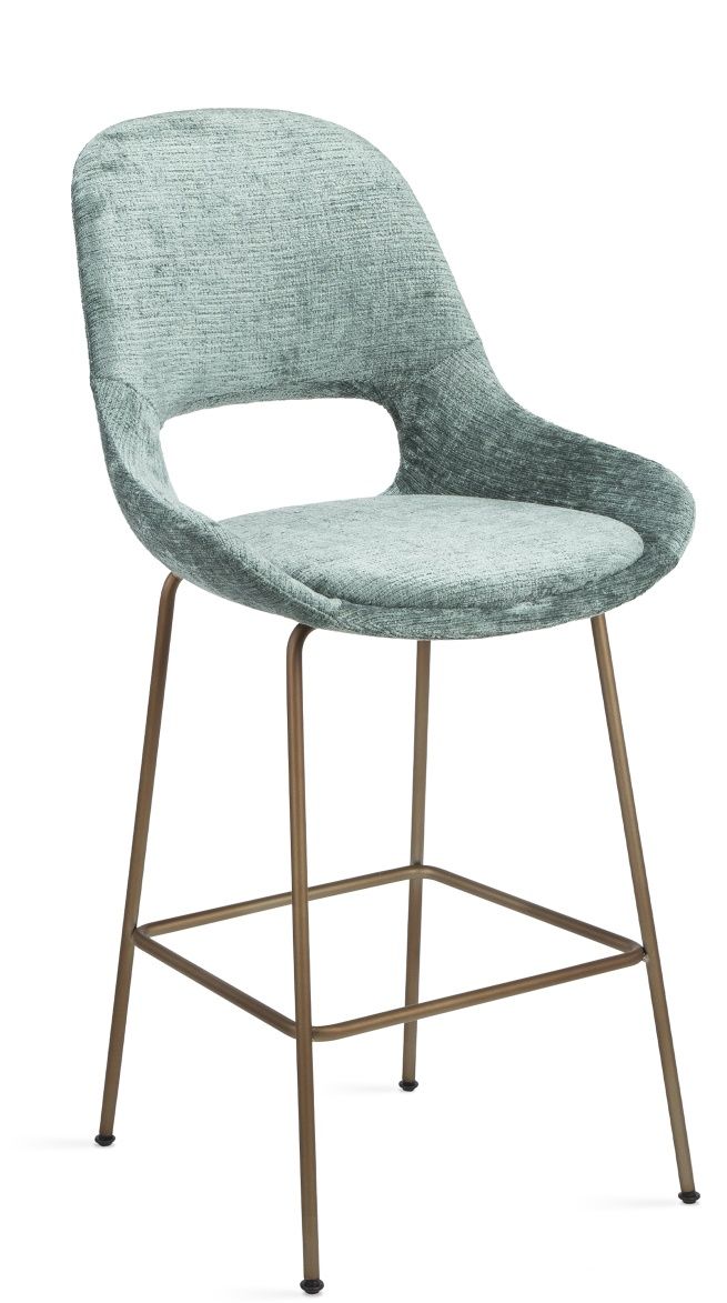 Theia Counter Armchair Low Barhocker von Freifrau Manufaktur, hellgrüner Stoffbezug, Metallgestell in Bronzeoptik.