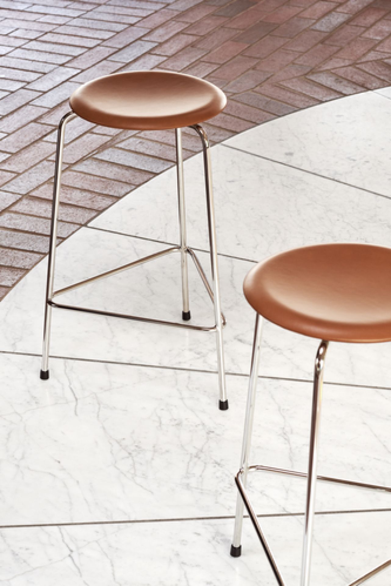 High Dot driepootkruk / barkruk van Fritz Hansen