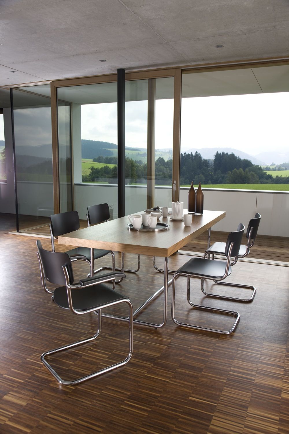 S 43 Klassieke stalen buisstoel met vrijdragende poten CHROOM/ZWART Thonet VOORKEURSCOMBINATIE