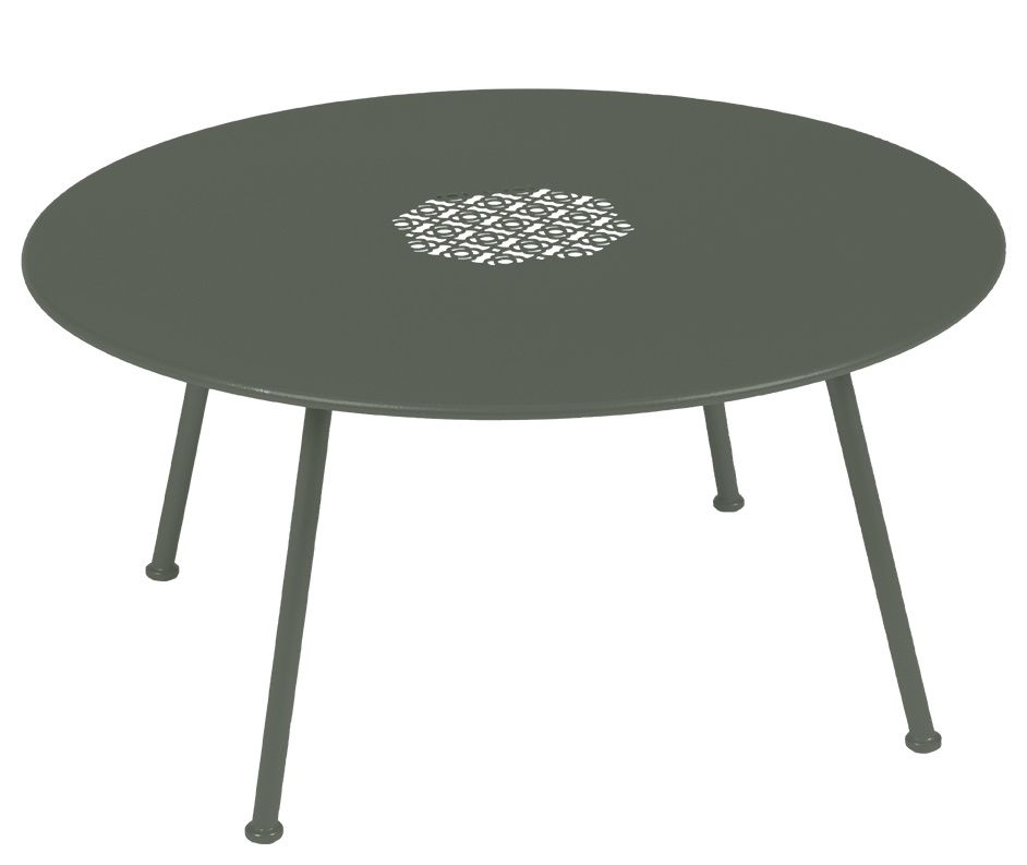 Lorette Beistelltisch von Fermob, niedriger runder Outdoor Couchtisch in Moosgrün mit Lochmuster.