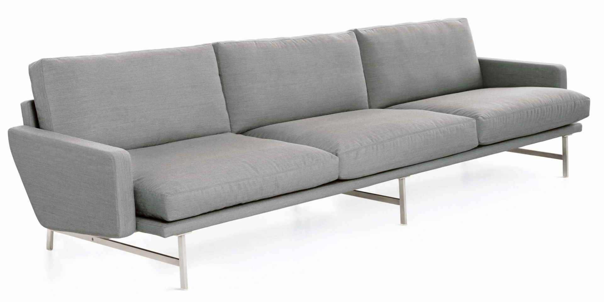 Graues Lissoni Sofa von Fritz Hansen mit drei Sitzen und minimalistischem Design auf Metallbeinen.